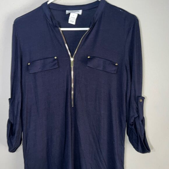 CARMEN MARC VALVO navy blue knit top. V-neck w/ zip - Picture 2 of 8